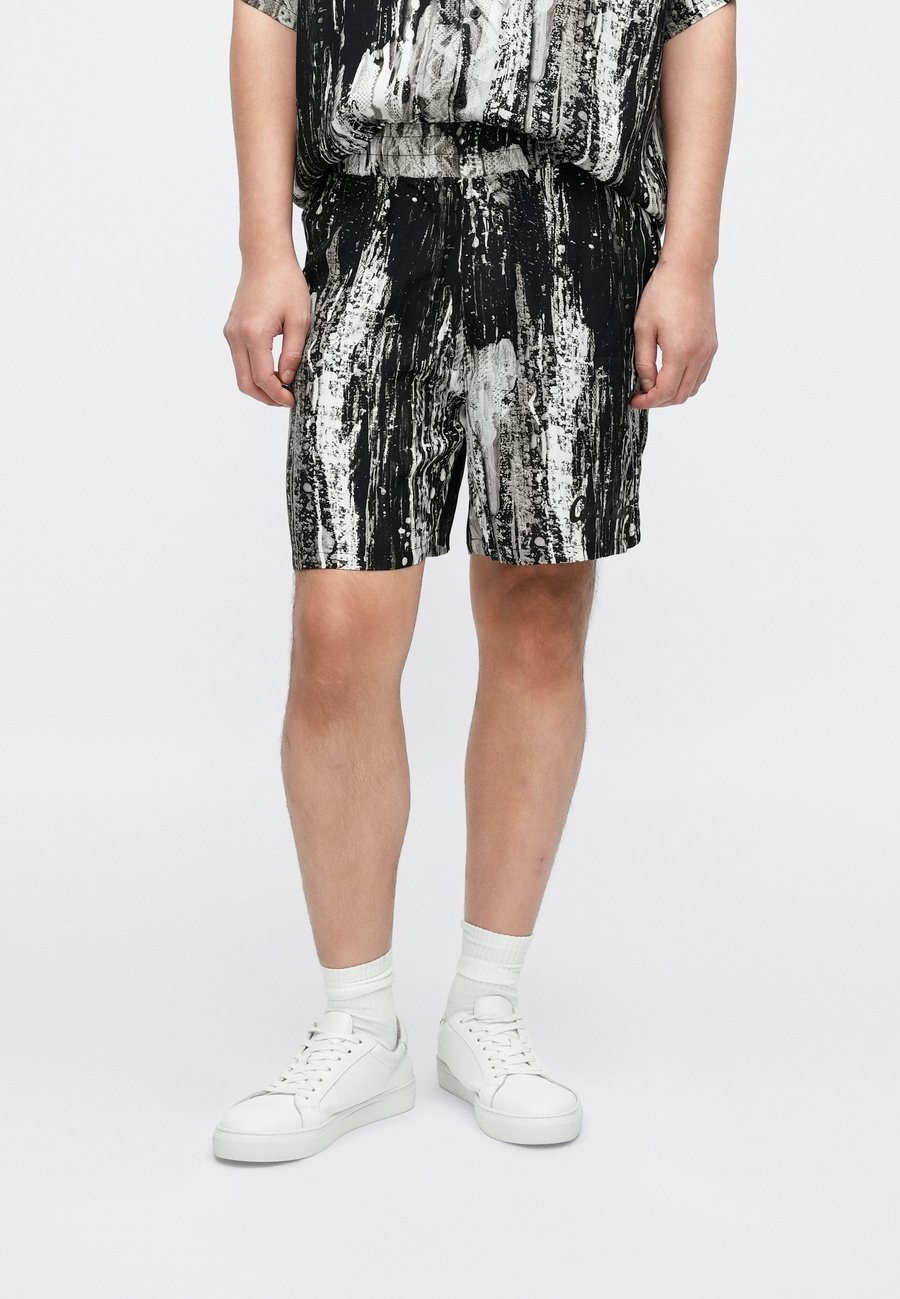 Шорты Carlo Colucci DRIP , Black/Grey/Black
Шорты Carlo Colucci DRIP , Black/Grey/Black