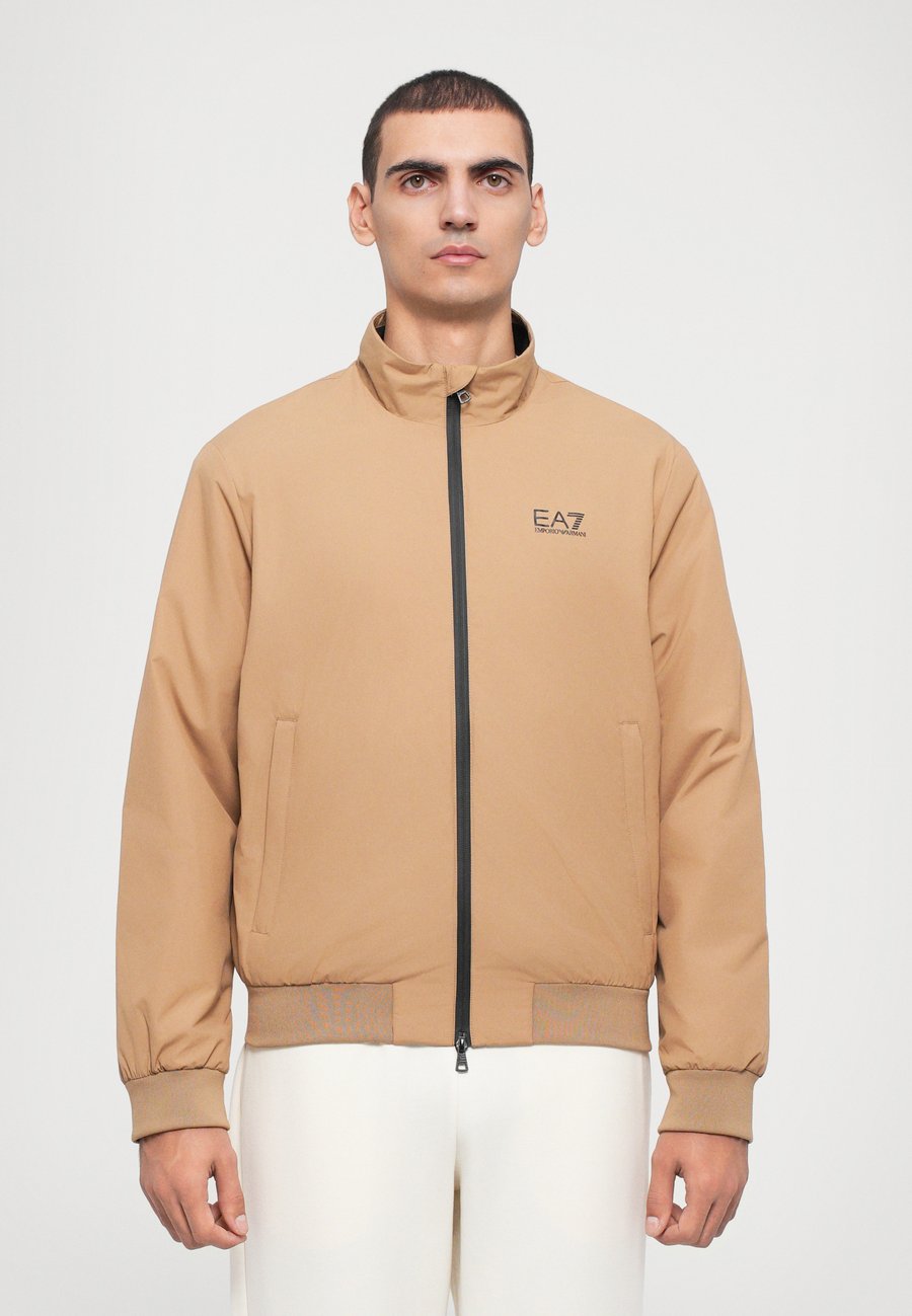 Куртка EA7 Emporio Armani TRAIN CORE JACKET , Tigers Eye/Beige
Куртка EA7 Emporio Armani TRAIN CORE JACKET , Tigers Eye/Beige