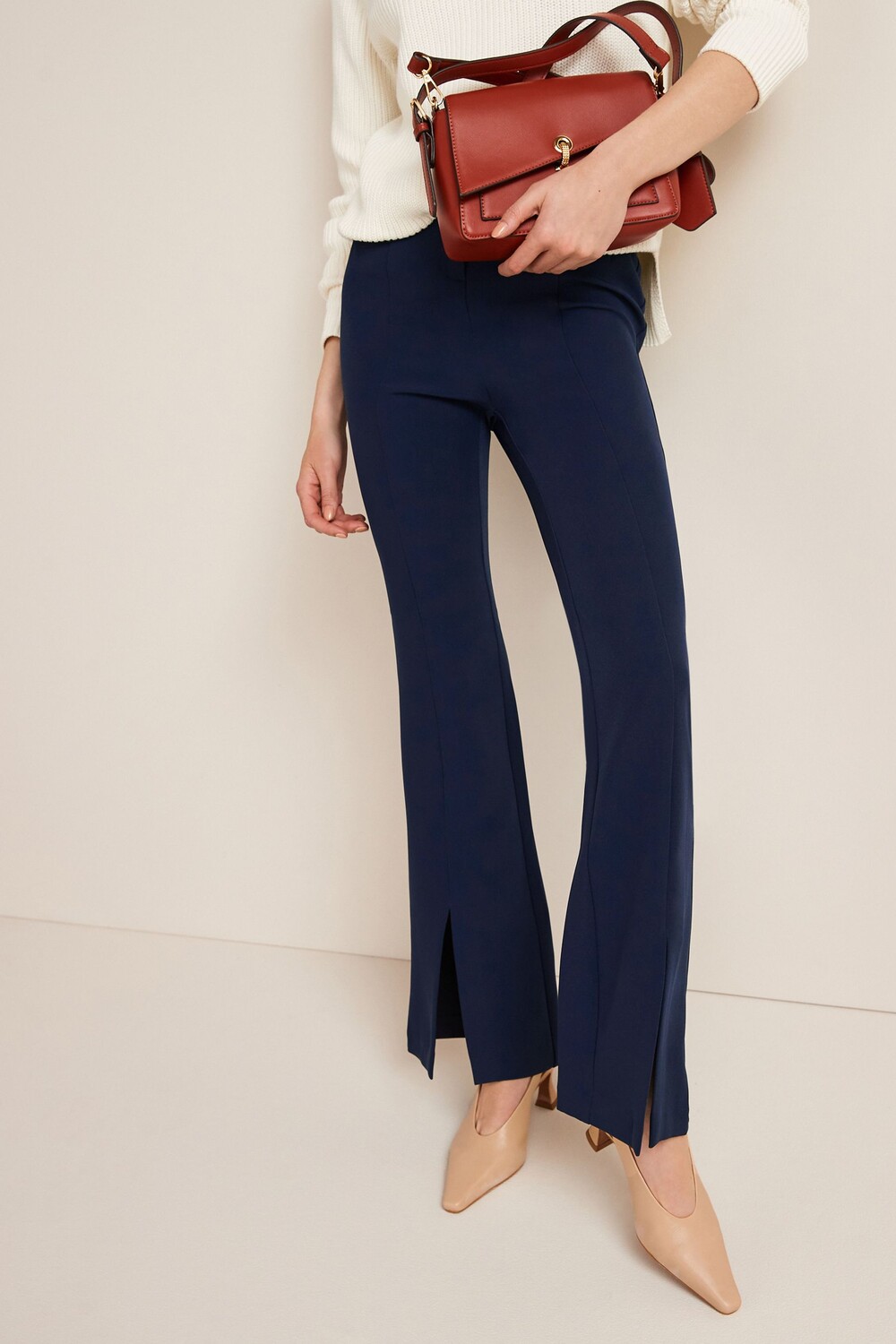 Элегантные расклешенные брюки с разрезом спереди Next, синий 
Элегантные расклешенные брюки с разрезом спереди Next, синий