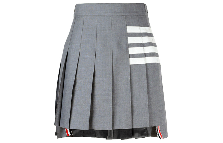 Плиссированная мини-юбка серого цвета с полотняным переплетением и 4 планками THOM BROWNE
Плиссированная мини-юбка серого цвета с полотняным переплетением и 4 планками THOM BROWNE