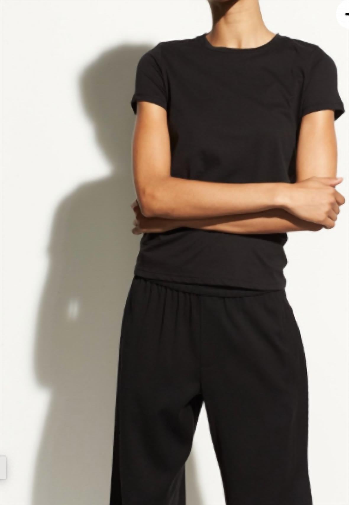 Базовый футболка с круглым вырезом в черном цвете Vince
Базовый футболка с круглым вырезом в черном цвете Vince