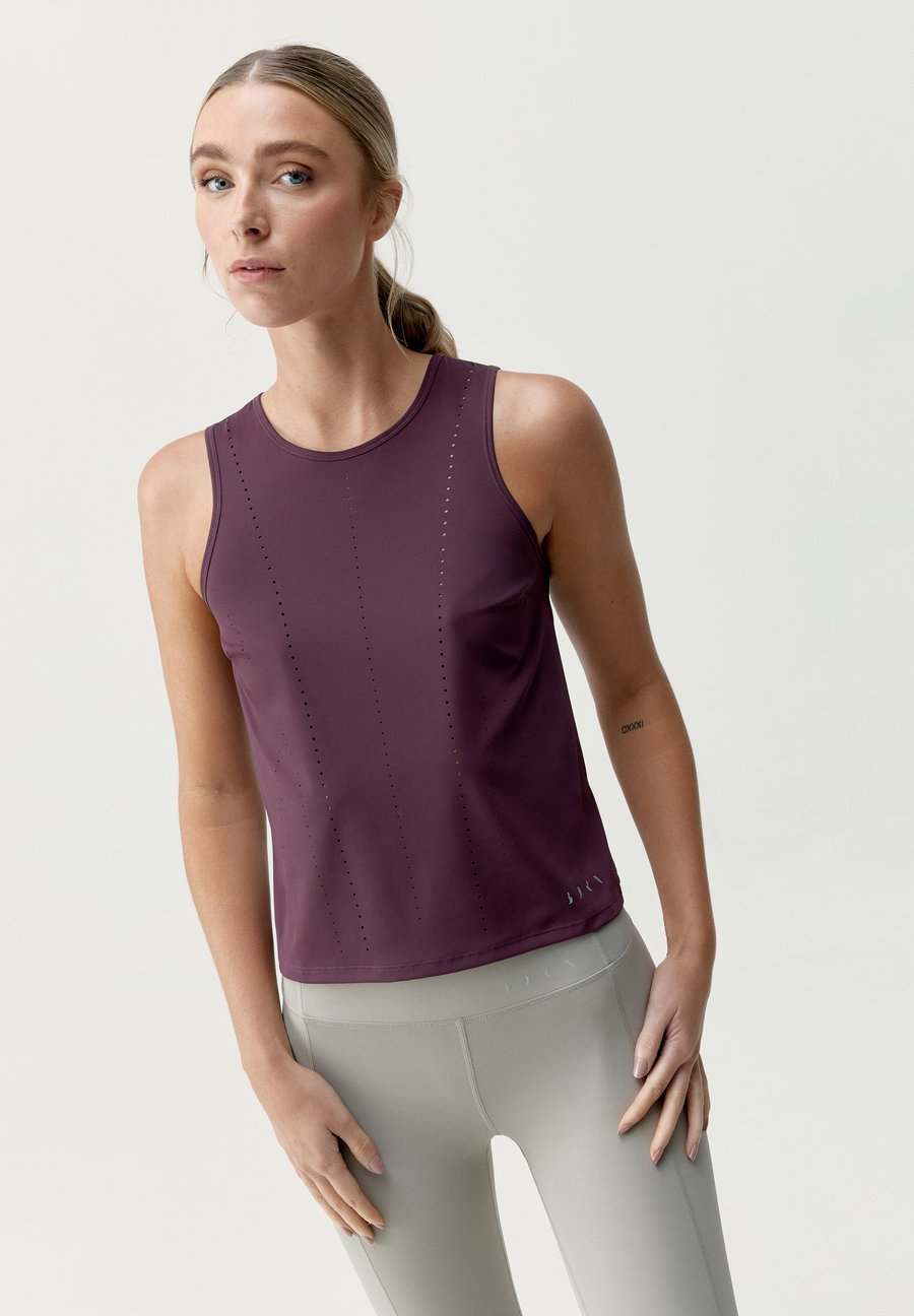 Топ Born Living Yoga Top, Burdeos/Bordeaux
Топ Born Living Yoga Top, Burdeos/Bordeaux