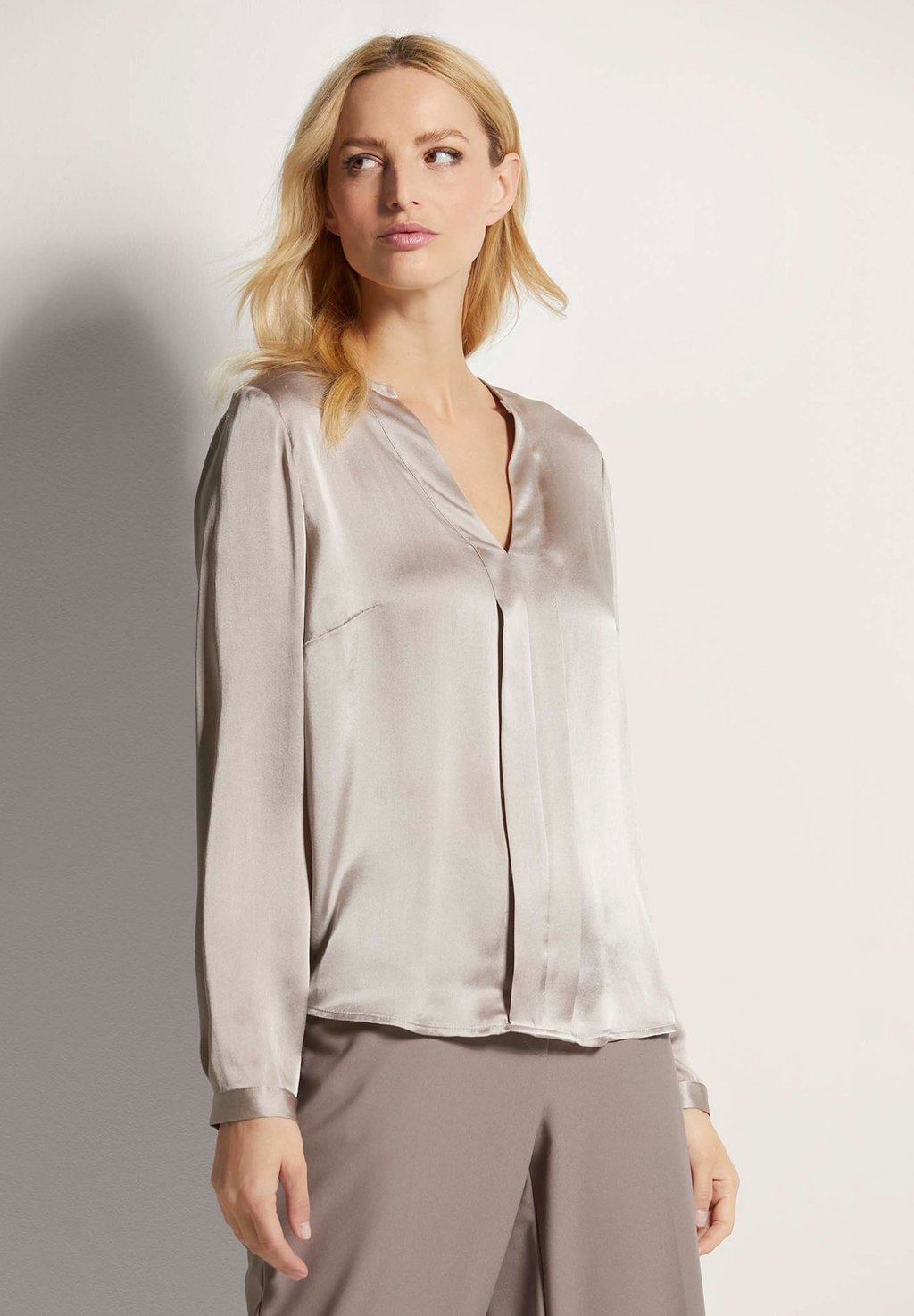 Блуза MADELEINE, коричневый
Блуза MADELEINE, коричневый