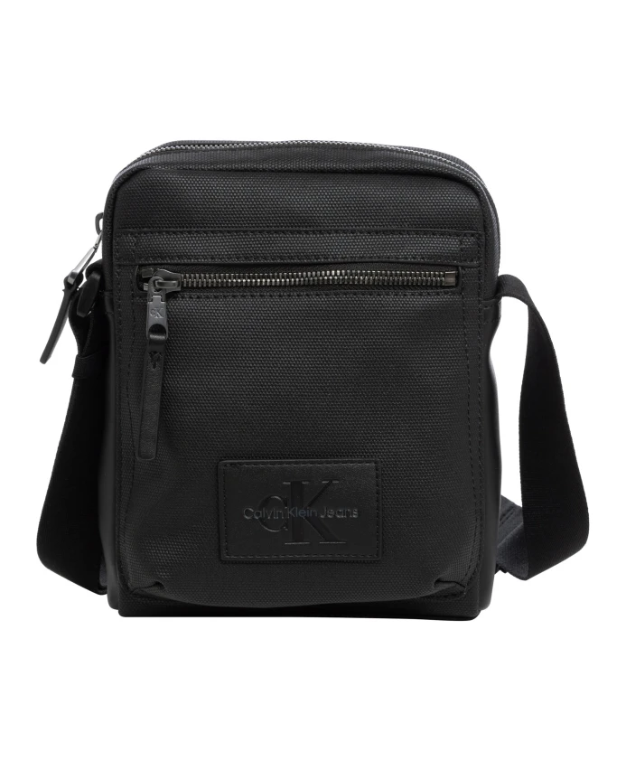 Стильная сумка через плечо с регулируемым ремешком. Calvin Klein Jeans, черный
Стильная сумка через плечо с регулируемым ремешком. Calvin Klein Jeans, черный