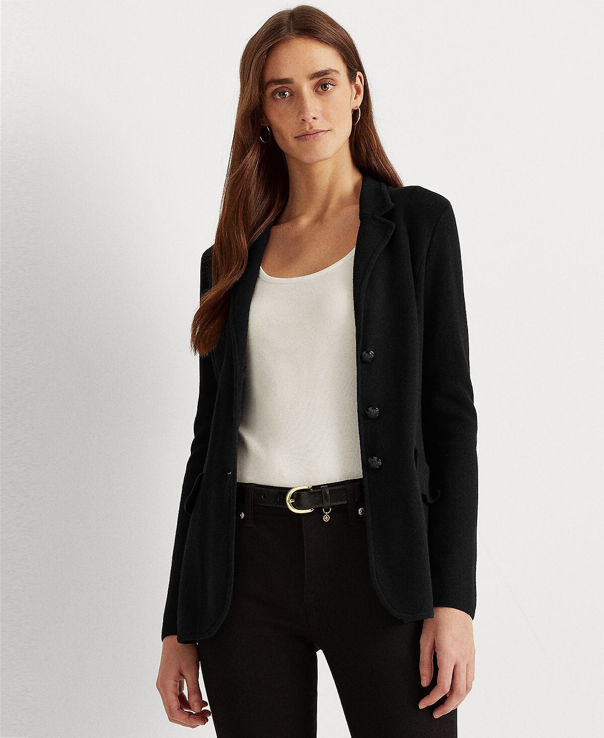 Женский вязаный пиджак-свитер, эластичная майка и прямые джинсы из денима Lauren Ralph Lauren
Женский вязаный пиджак-свитер, эластичная майка и прямые джинсы из денима Lauren Ralph Lauren