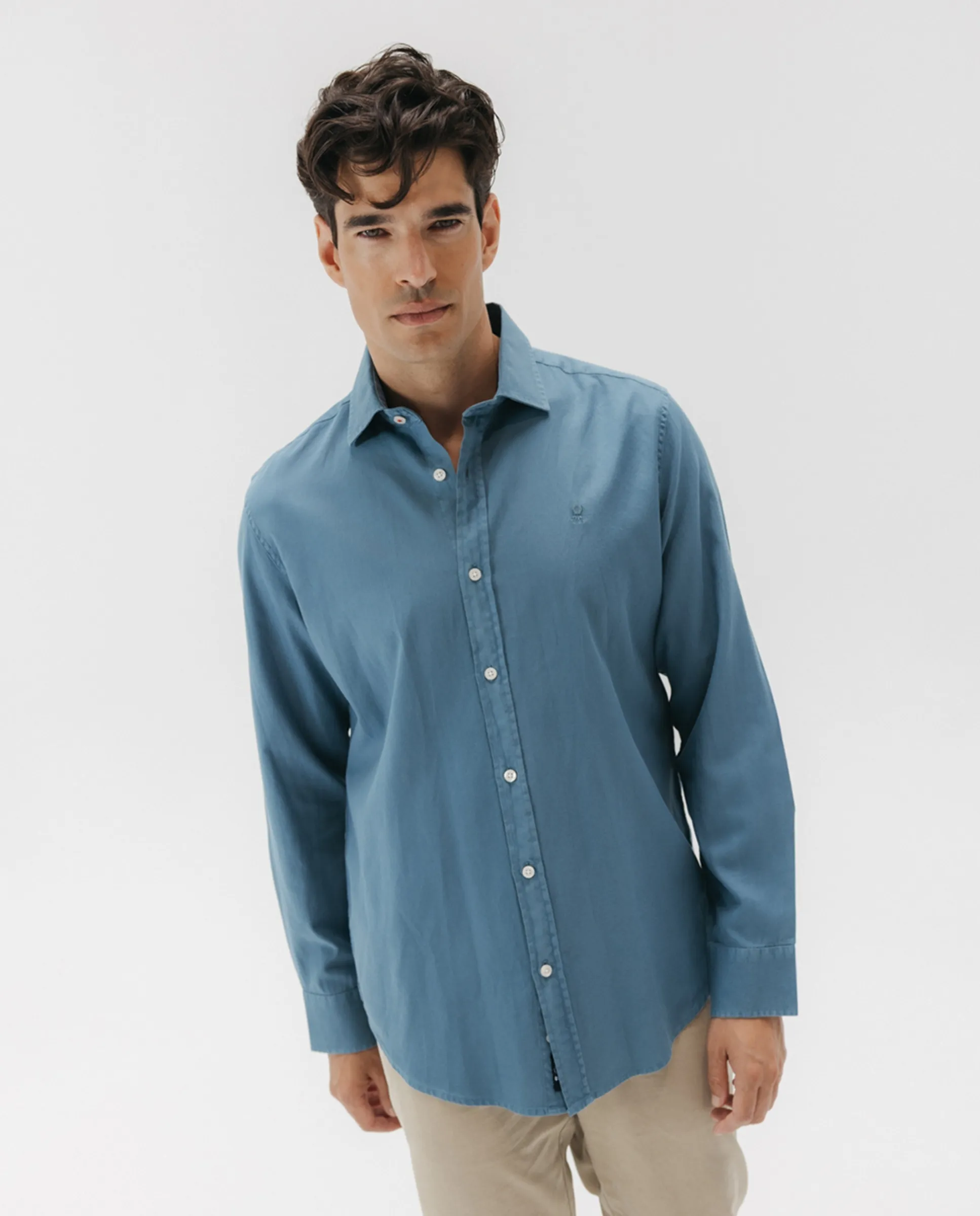 Мужская однотонная рубашка из стирного материала с итальянским воротником El Pulpo, синий
Мужская однотонная рубашка из стирного материала с итальянским воротником El Pulpo, синий