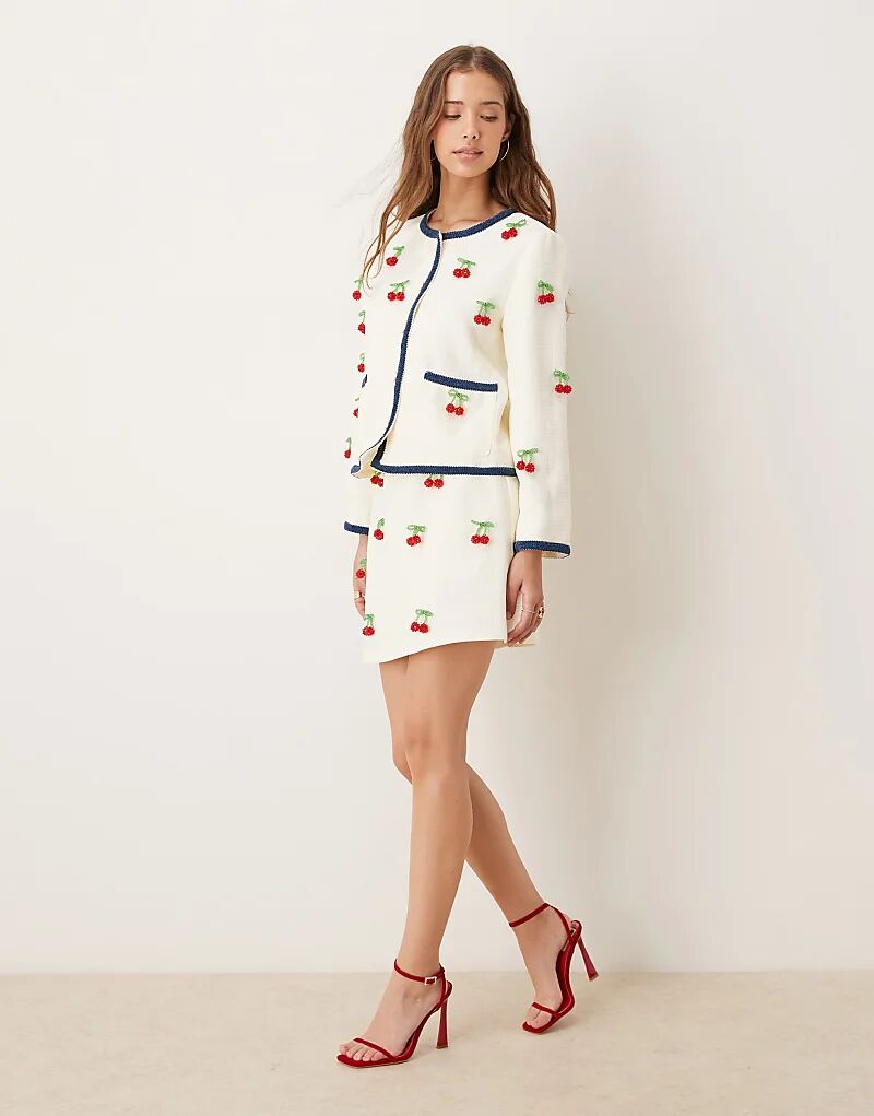 Мини-юбка из твида Sister Jane кремового цвета с вишневым декором – часть комплекта
Мини-юбка из твида Sister Jane кремового цвета с вишневым декором – часть комплекта