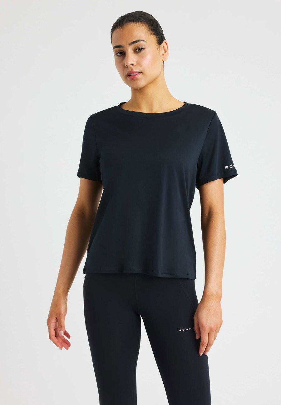Топ Röhnisch TEAM LOGO TEE, Black
Топ Röhnisch TEAM LOGO TEE, Black