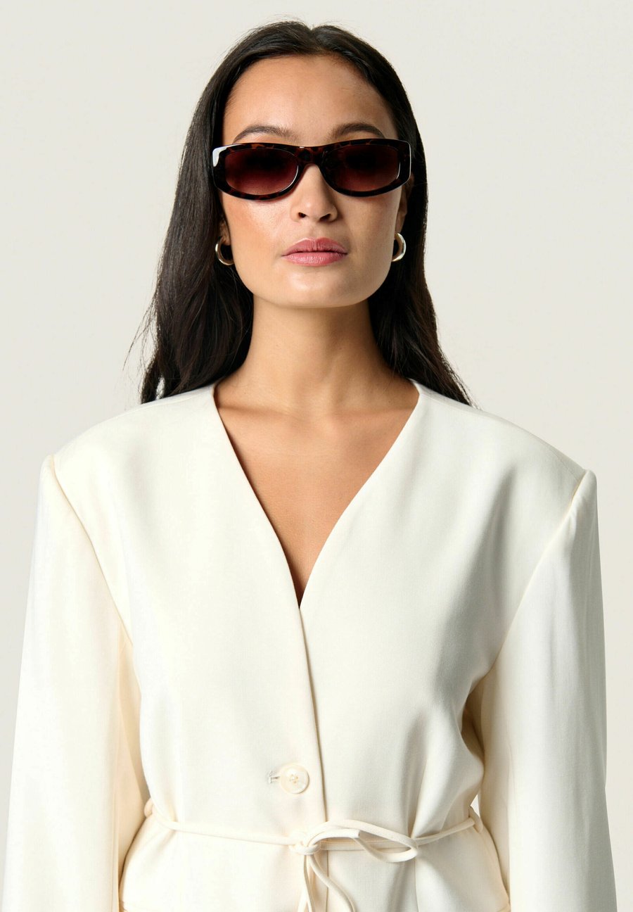 Солнцезащитные очки Soaked in Luxury SLCharlie, Havana Dark Brown/Brown
Солнцезащитные очки Soaked in Luxury SLCharlie, Havana Dark Brown/Brown