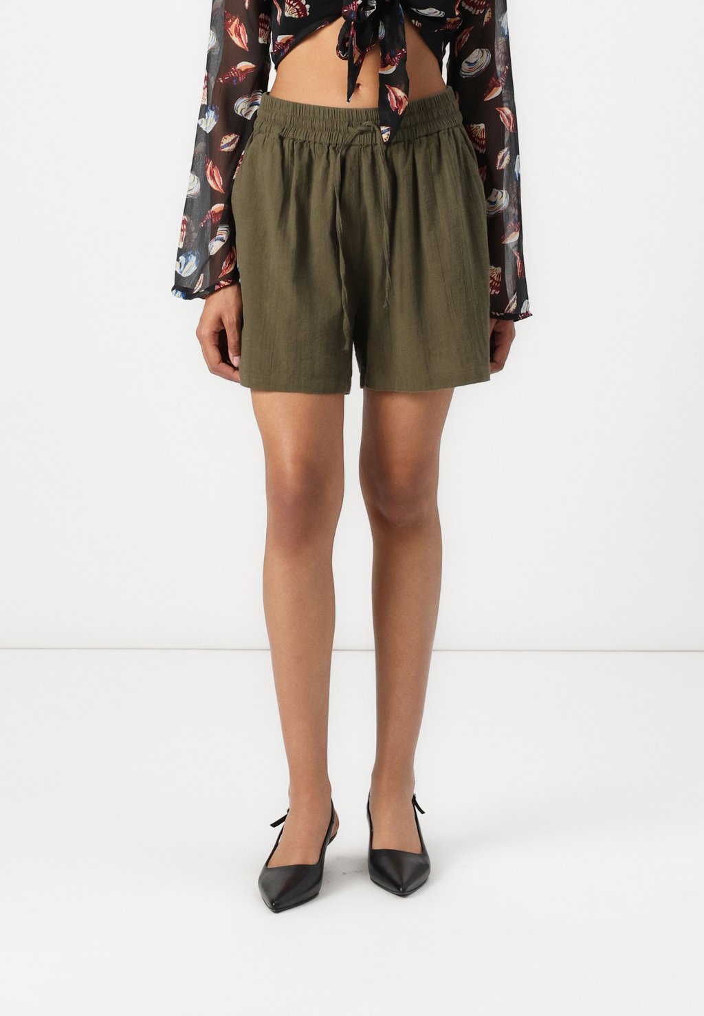 Шорты ONLTIZANA STRING ONLY, темно-зеленый
Шорты ONLTIZANA STRING ONLY, темно-зеленый