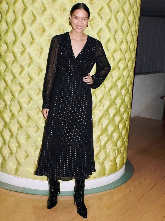 Платье миди в металлическую полоску Whistles, черный/разноцветный 
Платье миди в металлическую полоску Whistles, черный/разноцветный