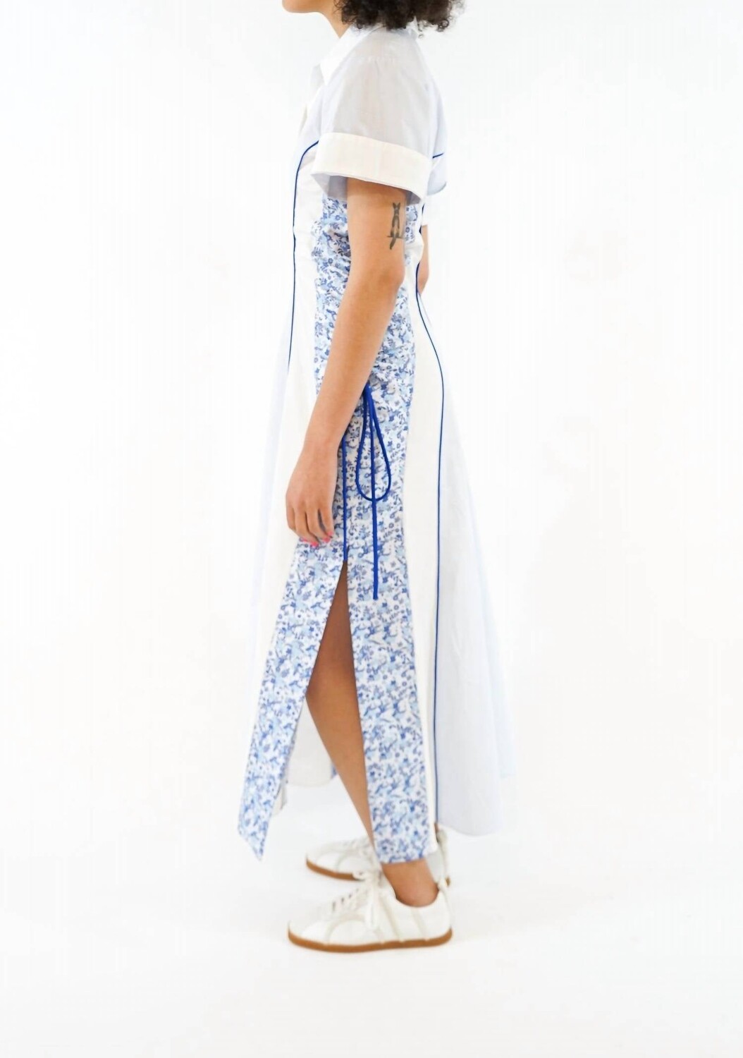 Спортивное платье-поло французского синего цвета Spice Rosie Assoulin 
Спортивное платье-поло французского синего цвета Spice Rosie Assoulin