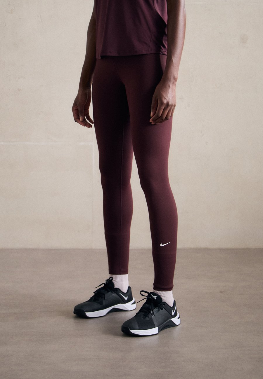 Леггинсы Nike Performance ONE, Burgundy Crush/White/Bordeaux
Леггинсы Nike Performance ONE, Burgundy Crush/White/Bordeaux