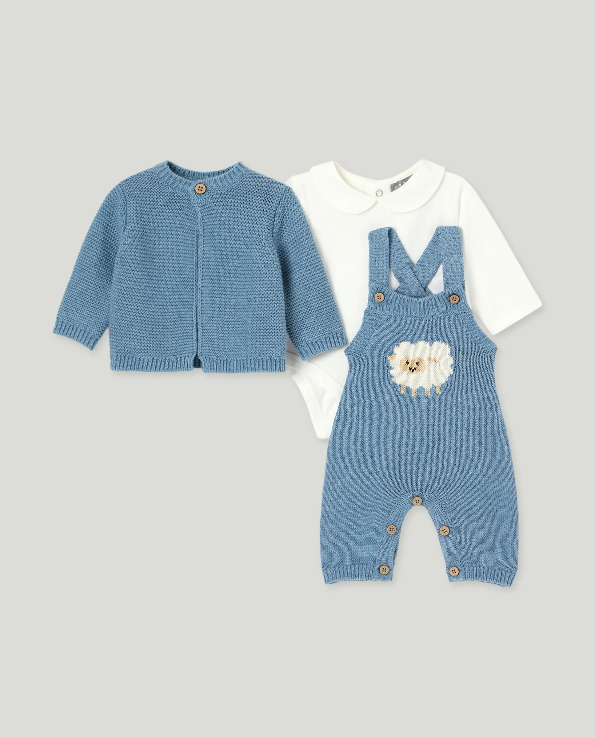 Комплект из 3 предметов: комбинезон с интарсией овечка, боди с воротничком и детская курточка Coconut El Corte Inglés, синий
Комплект из 3 предметов: комбинезон с интарсией овечка, боди с воротничком и детская курточка Coconut El Corte Inglés, синий