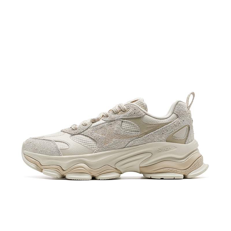 XTEP Износостойкие, нескользящие, амортизирующие, низкие повседневные туфли из коллекции Shanhai, цвет "молочный чай" белого цвета
XTEP Износостойкие, нескользящие, амортизирующие, низкие повседневные туфли из коллекции Shanhai, цвет "молочный чай" белого цвета