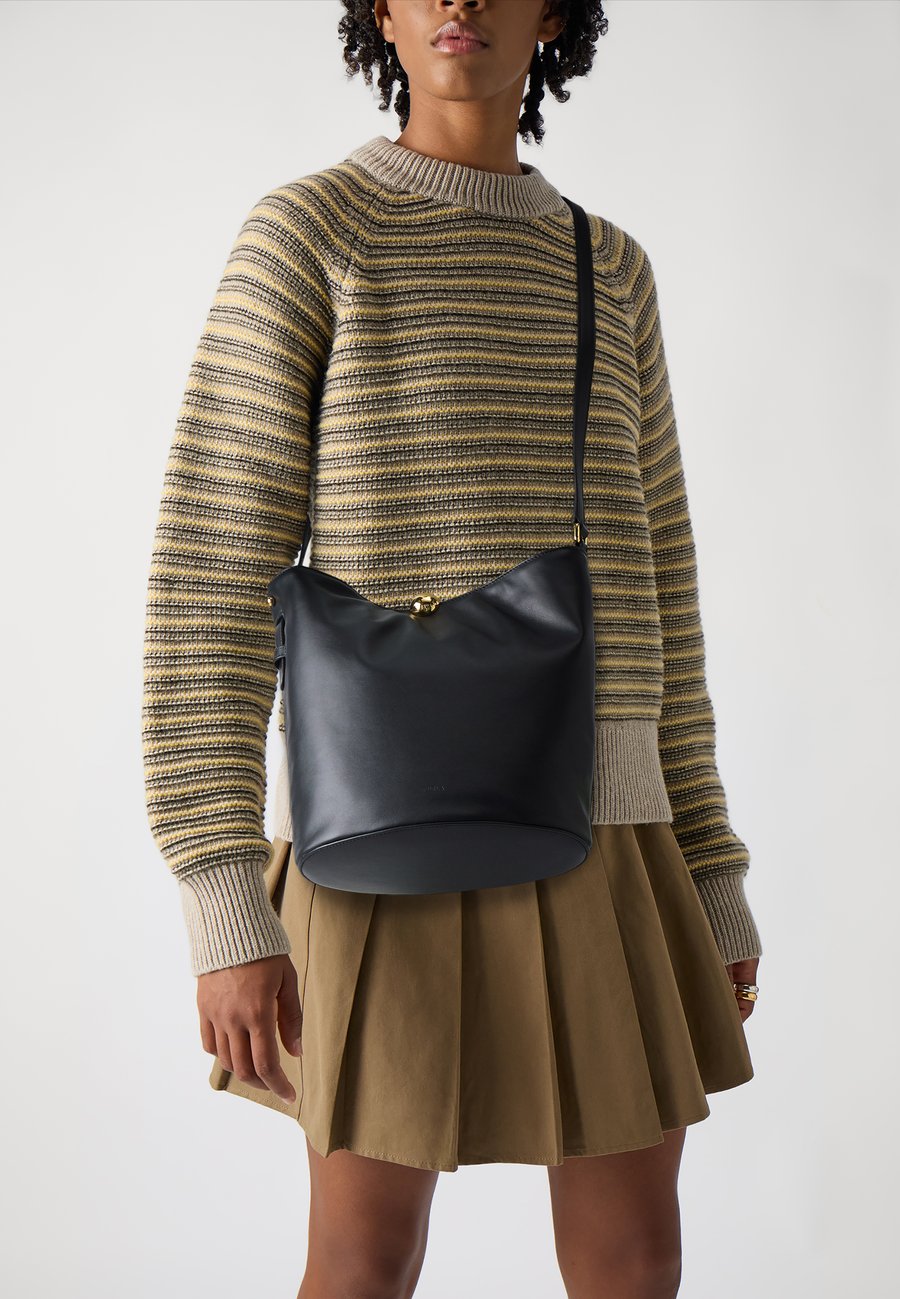 Сумка кросс-боди Furla SFERA SOFT BUCKET BAG, Nero/Black
Сумка кросс-боди Furla SFERA SOFT BUCKET BAG, Nero/Black