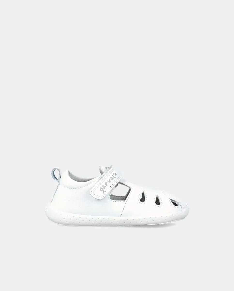 Закрытые кожаные сандалии для малышей белого цвета Garvalín, белый
Закрытые кожаные сандалии для малышей белого цвета Garvalín, белый