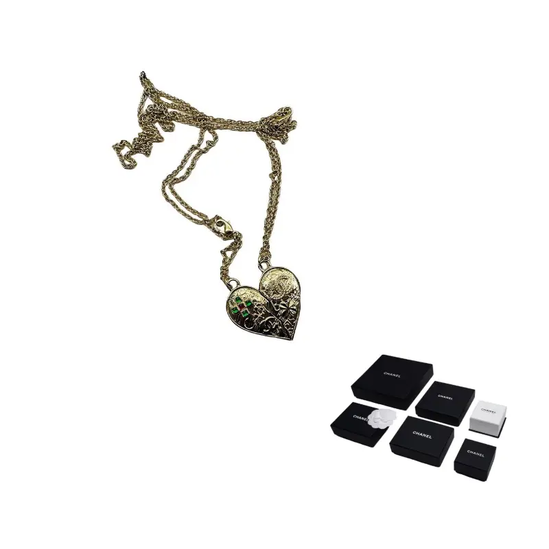 Женское ожерелье CHANEL
Женское ожерелье CHANEL