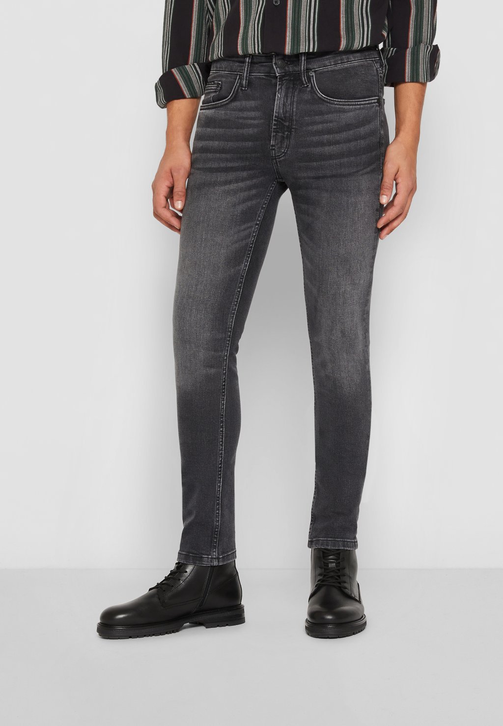 Джинсы облегающего кроя 5 POCKET STITCHED HEM ZIP FLY Marc O'Polo DENIM, цвет Vintage Black
Джинсы облегающего кроя 5 POCKET STITCHED HEM ZIP FLY Marc O'Polo DENIM, цвет Vintage Black