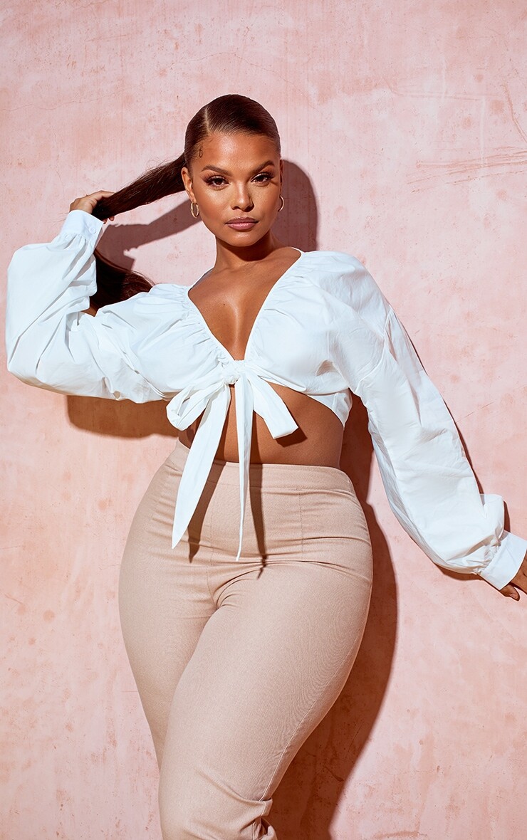 PrettyLittleThing Белая блузка Plus со сборками и завязками спереди
PrettyLittleThing Белая блузка Plus со сборками и завязками спереди