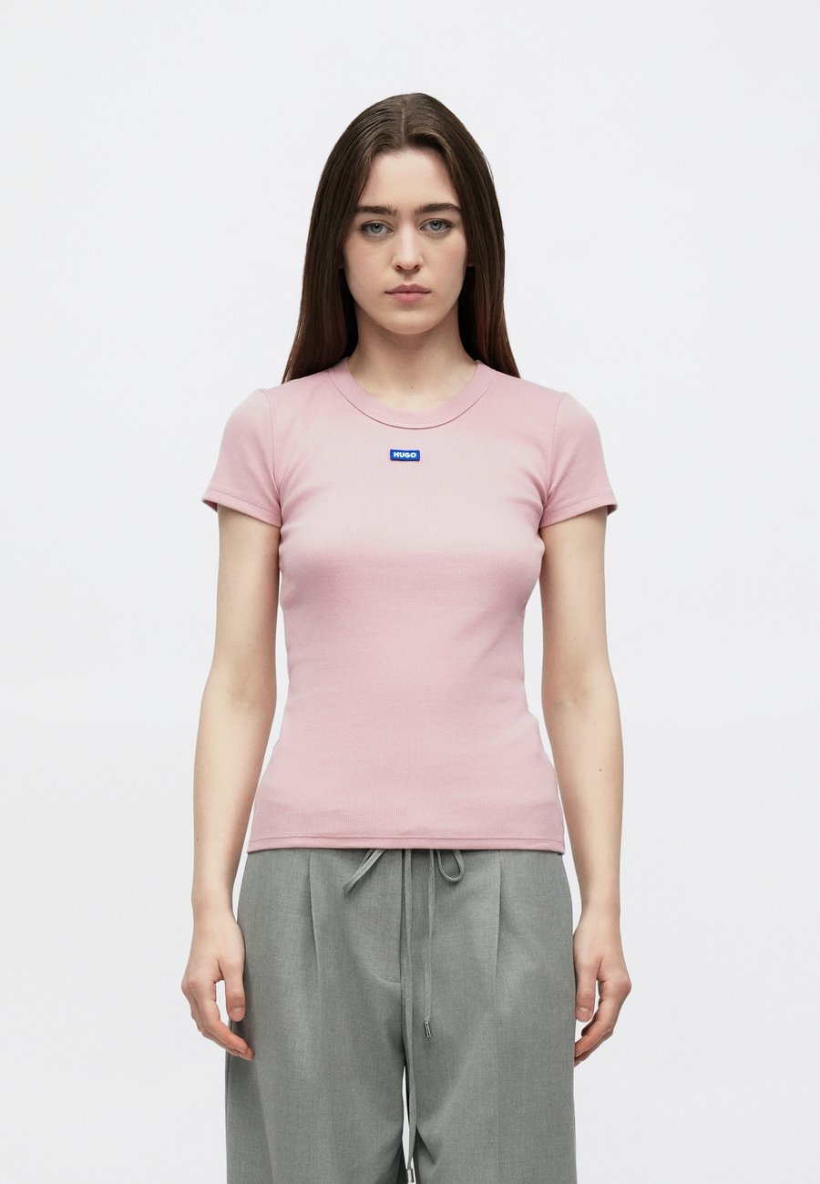 Футболка HUGO EASY TEE, Pastel Pink/Light Pink, Розовый, Футболка HUGO EASY TEE, Pastel Pink/Light Pink
Футболка HUGO EASY TEE, Pastel Pink/Light Pink, Розовый, Футболка HUGO EASY TEE, Pastel Pink/Light Pink