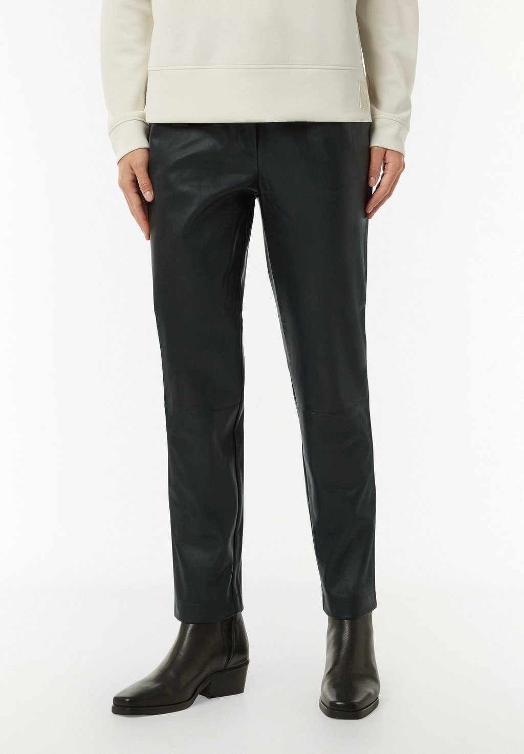 Брюки MIT LOGO-TAPE comma casual identity, черный
Брюки MIT LOGO-TAPE comma casual identity, черный