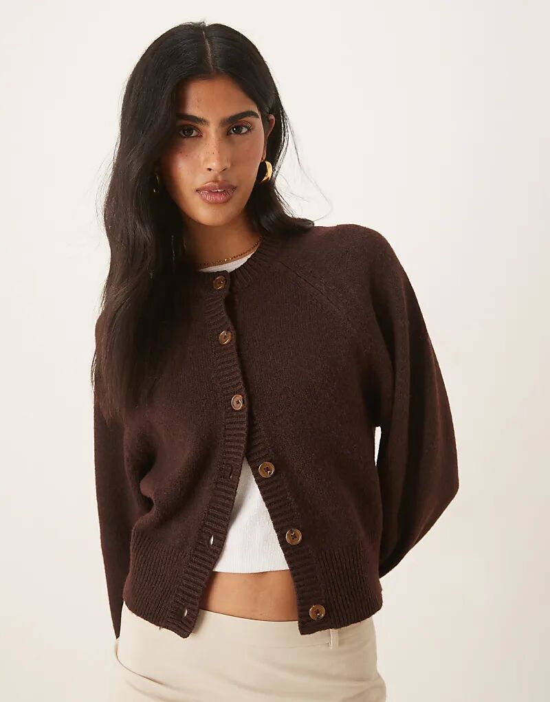 Кардиган ASOS DESIGN с круглым вырезом и рукавами реглан шоколадного цвета
Кардиган ASOS DESIGN с круглым вырезом и рукавами реглан шоколадного цвета