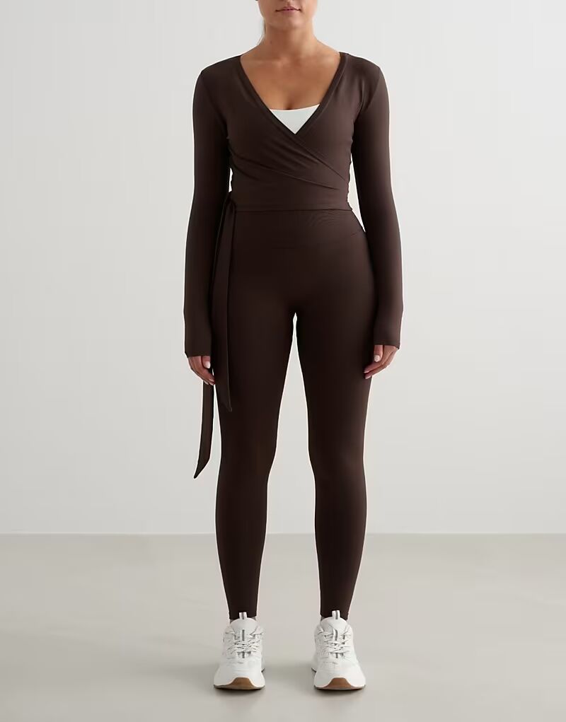 Бесшовный топ Chocolate с длинным рукавом шоколадного цвета Aim'N
Бесшовный топ Chocolate с длинным рукавом шоколадного цвета Aim'N