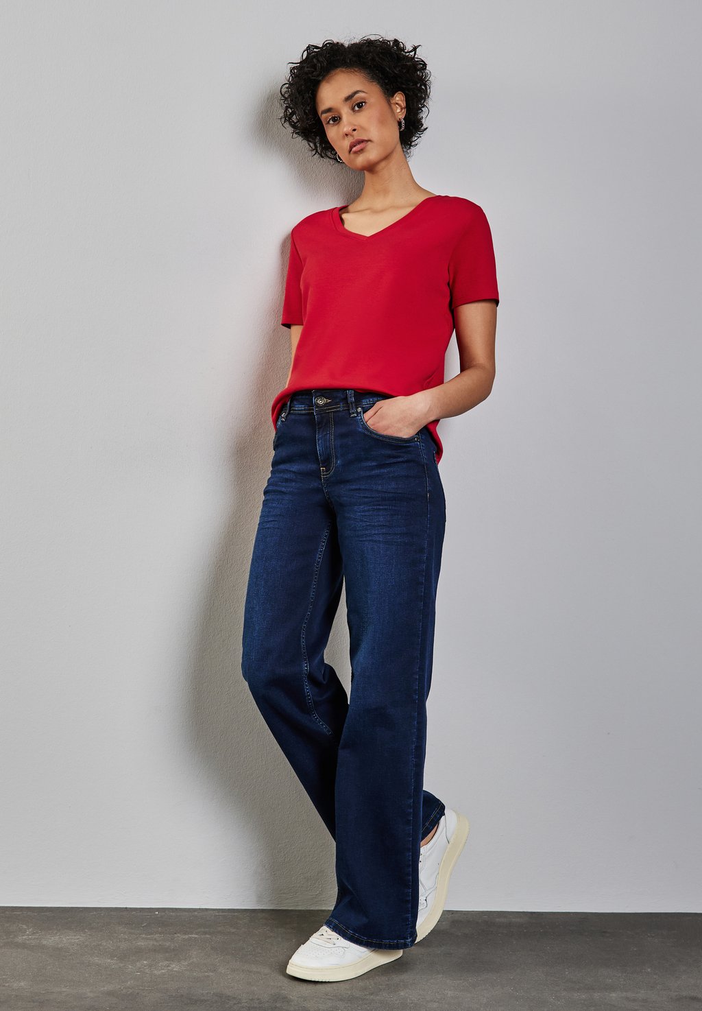 Базовая футболка V-NECK Street One, красный
Базовая футболка V-NECK Street One, красный