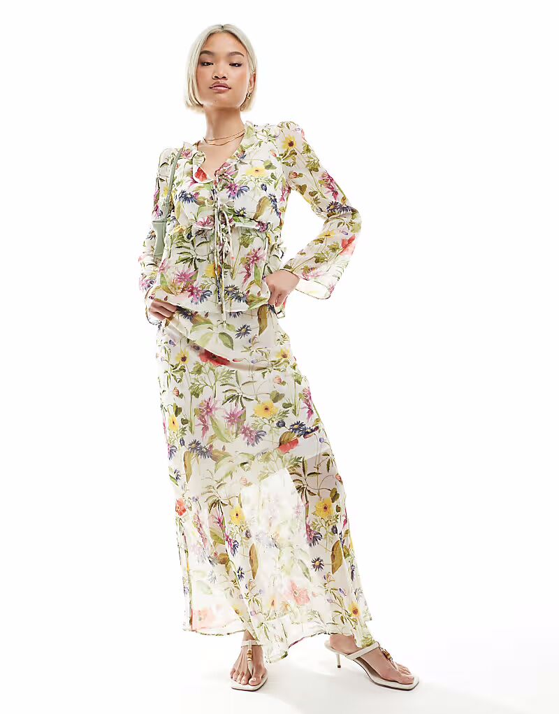 Юбка макси French Connection Hallie с белым цветочным принтом
Юбка макси French Connection Hallie с белым цветочным принтом