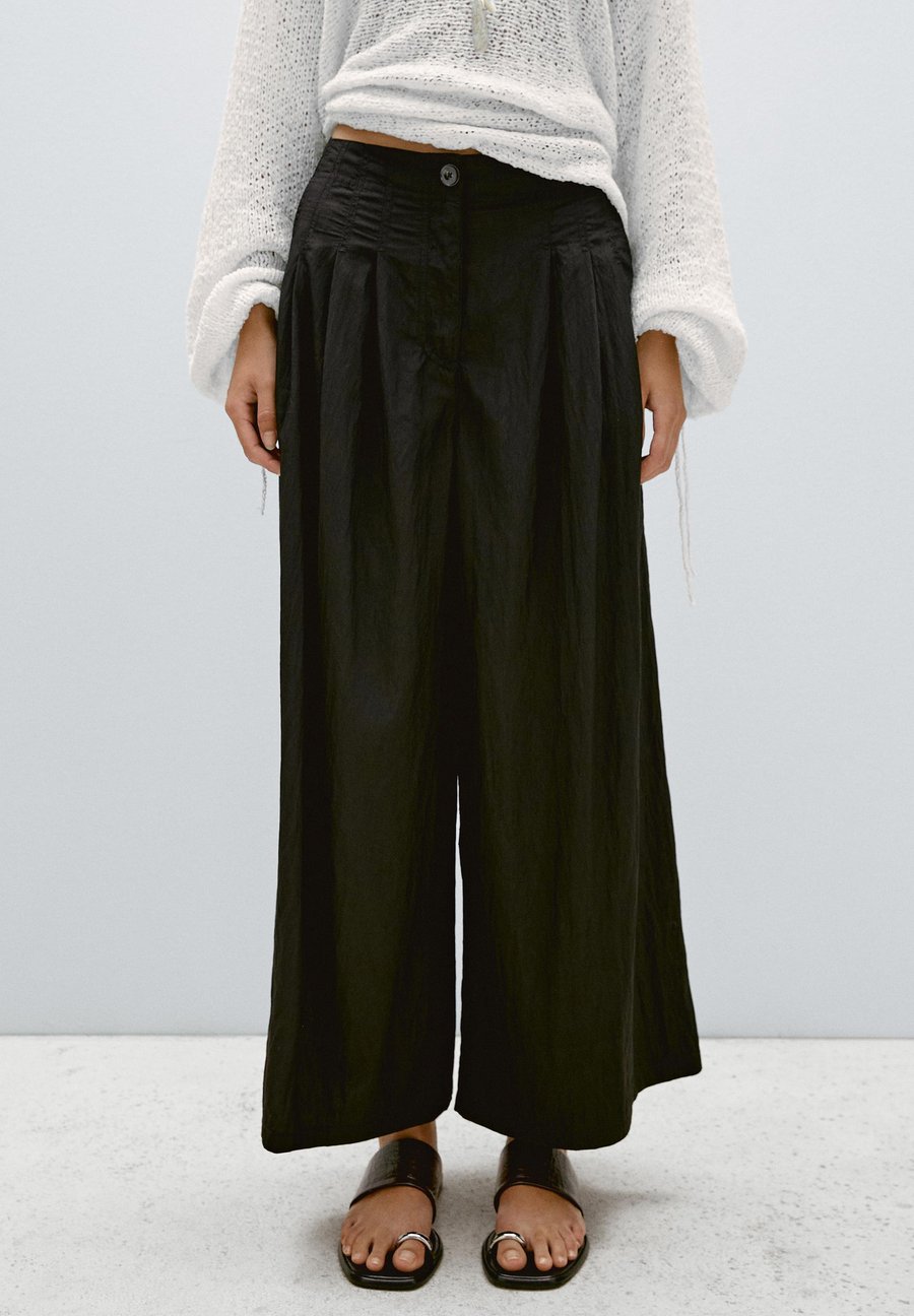 Брюки Massimo Dutti FLOWING PALAZZO WITH DARTS, Black
Брюки Massimo Dutti FLOWING PALAZZO WITH DARTS, Black