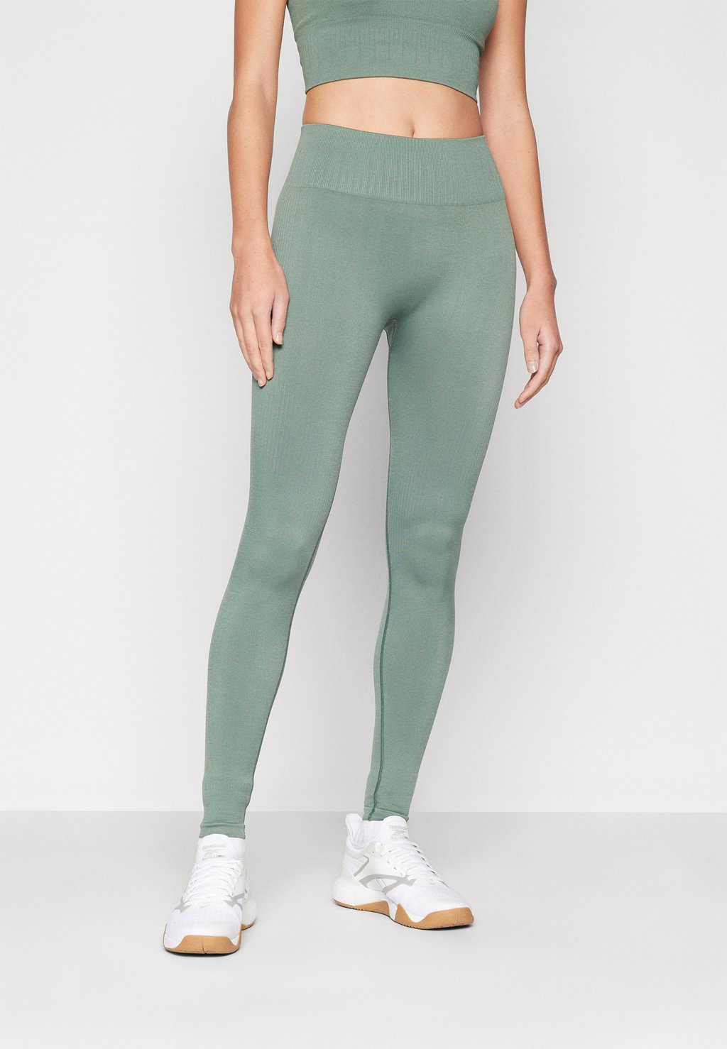 Леггинсы ONPFRION-FREE SEAM ONLY Play, темно-зеленый
Леггинсы ONPFRION-FREE SEAM ONLY Play, темно-зеленый