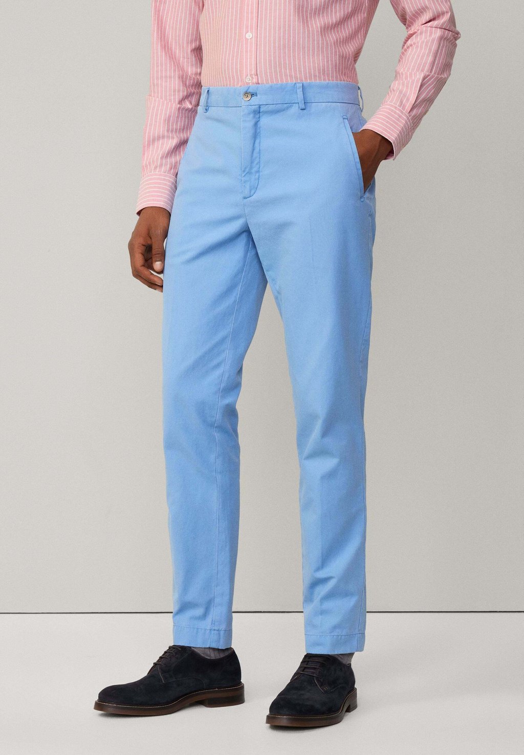 Чиносы Hackett London, светло-голубой
Чиносы Hackett London, светло-голубой