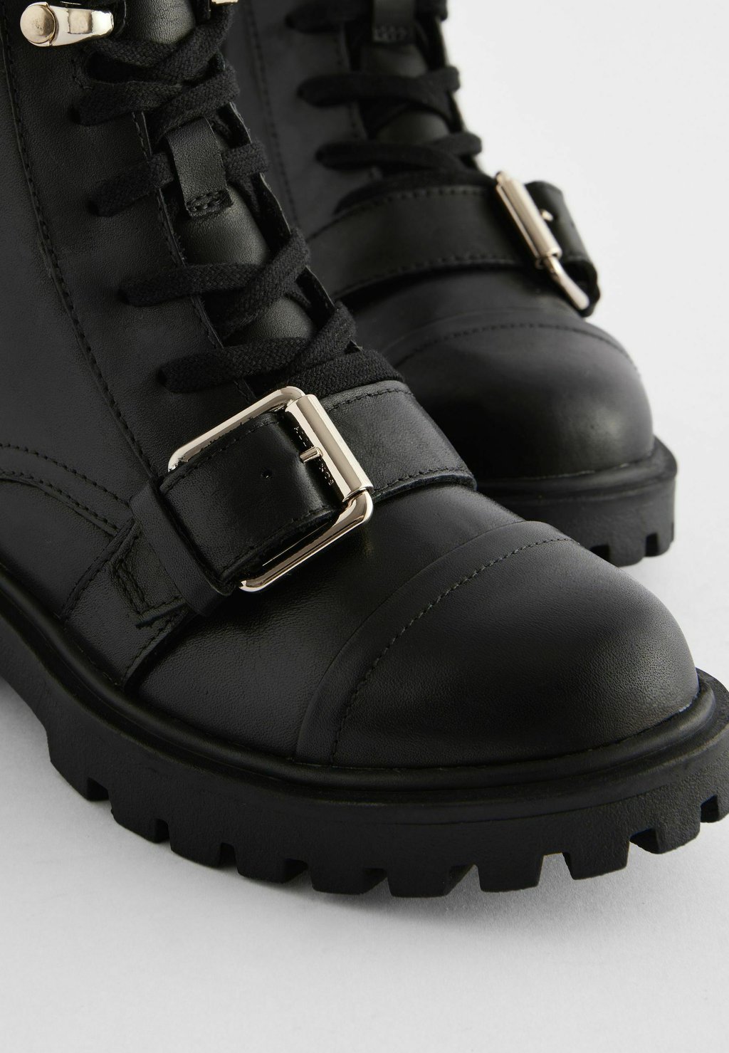 Ботинки на шнуровке REGULAR FIT TORI smALLSAINTS, черный
Ботинки на шнуровке REGULAR FIT TORI smALLSAINTS, черный