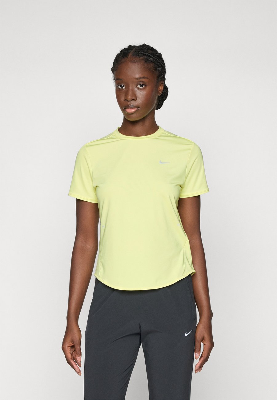 Футболка Nike Performance SWIFT TOP, Light Zitron/Reflective Silver-Coloured/Yellow
Футболка Nike Performance SWIFT TOP, Light Zitron/Reflective Silver-Coloured/Yellow