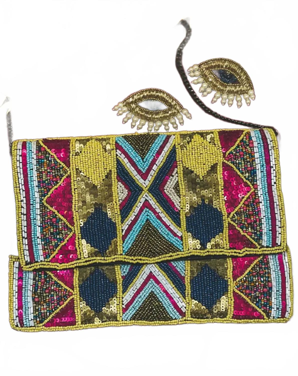 Женская бисерная сумка Kaleidoscope в розовом/бежевом/бирюзовом цветах Sol’eart 
Женская бисерная сумка Kaleidoscope в розовом/бежевом/бирюзовом цветах Sol’eart