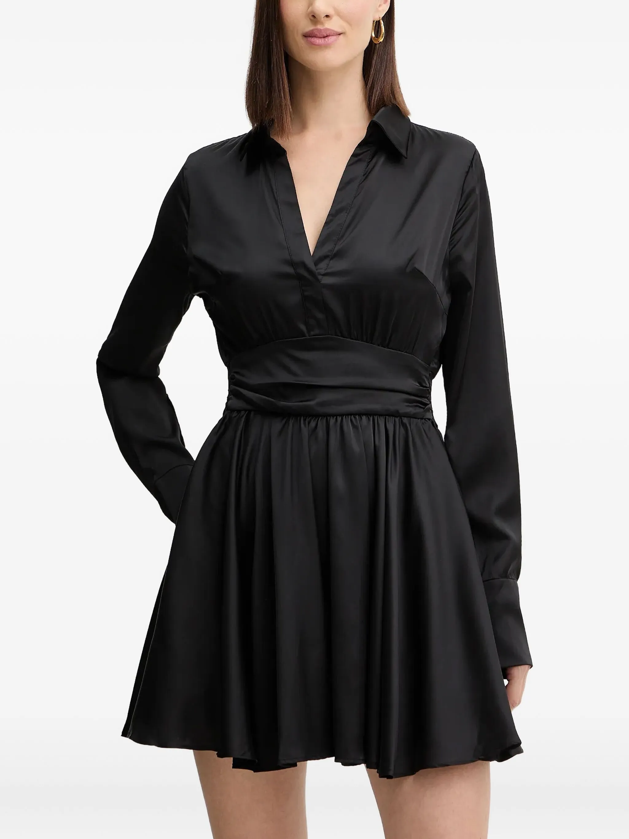 Мини-платье с длинным рукавом и V-образным вырезом Guess Usa, черный
Мини-платье с длинным рукавом и V-образным вырезом Guess Usa, черный