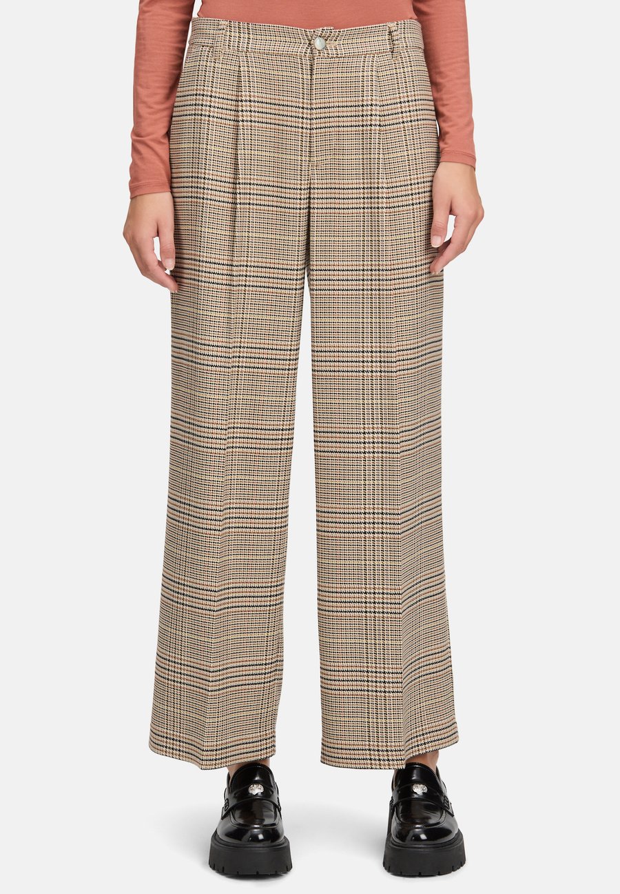 Брюки Cartoon KARO MIT BUNDFALTEN, Brown\\Rosé/Brown
Брюки Cartoon KARO MIT BUNDFALTEN, Brown\\Rosé/Brown