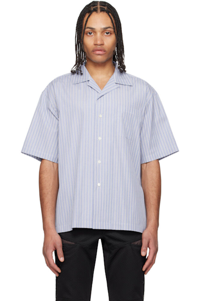 Синяя полосатая рубашка с боковыми разрезами и воротником-стойкой FUMITO GANRYU 
Синяя полосатая рубашка с боковыми разрезами и воротником-стойкой FUMITO GANRYU