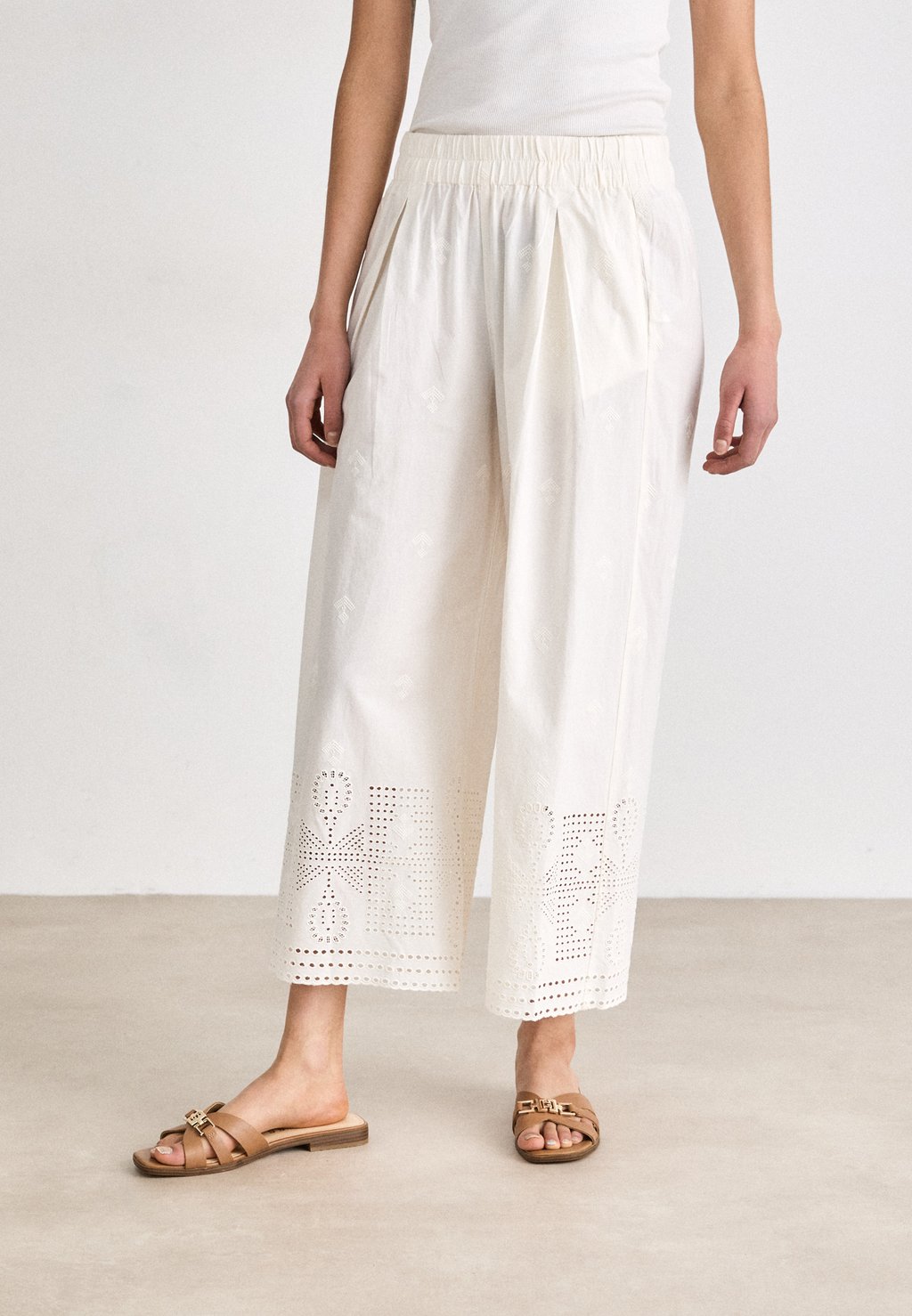 Брюки ISLA BRODY sessùn, кремовый
Брюки ISLA BRODY sessùn, кремовый