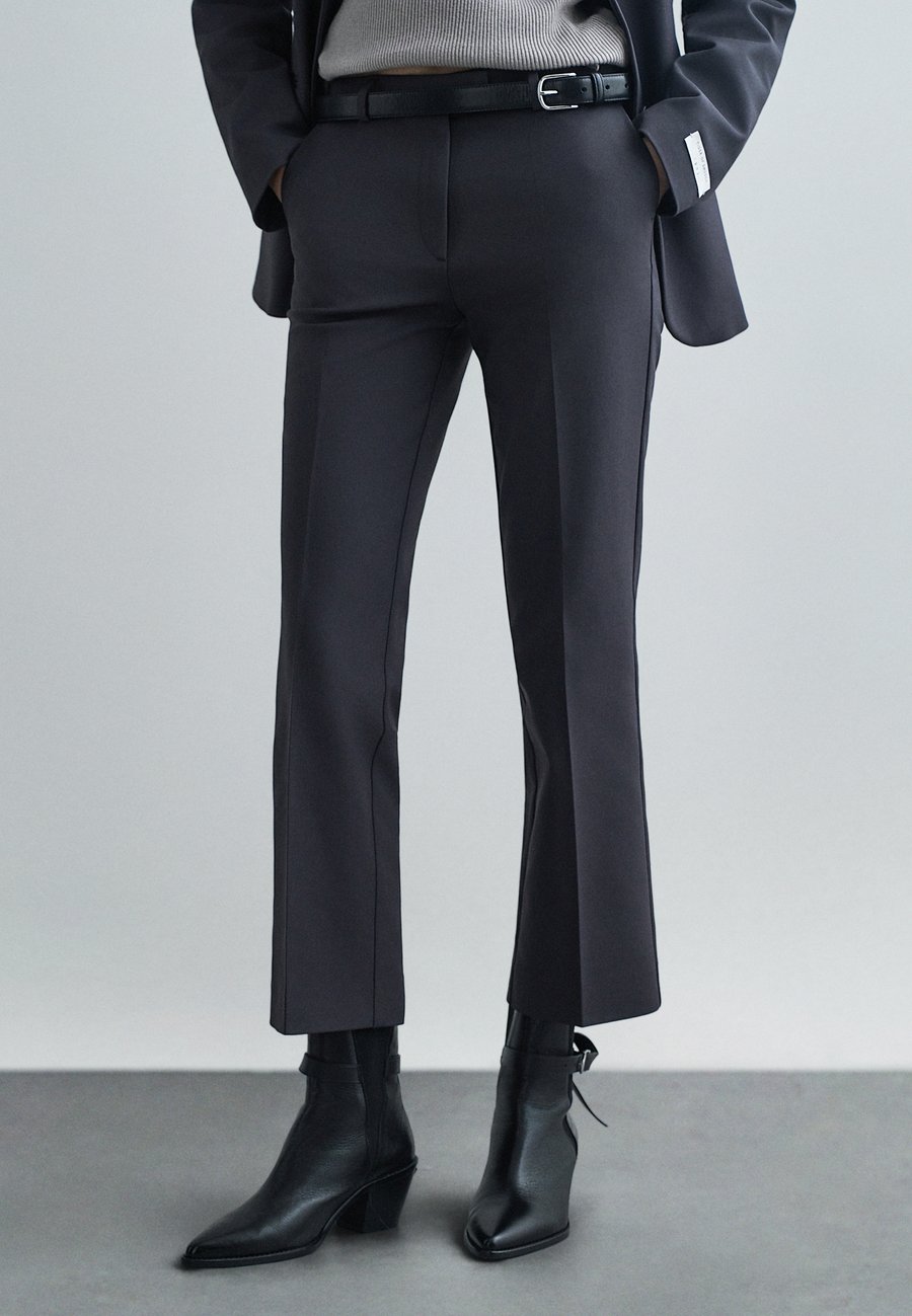 Брюки Tiger of Sweden NOORA , Deep Ocean/Blue
Брюки Tiger of Sweden NOORA , Deep Ocean/Blue