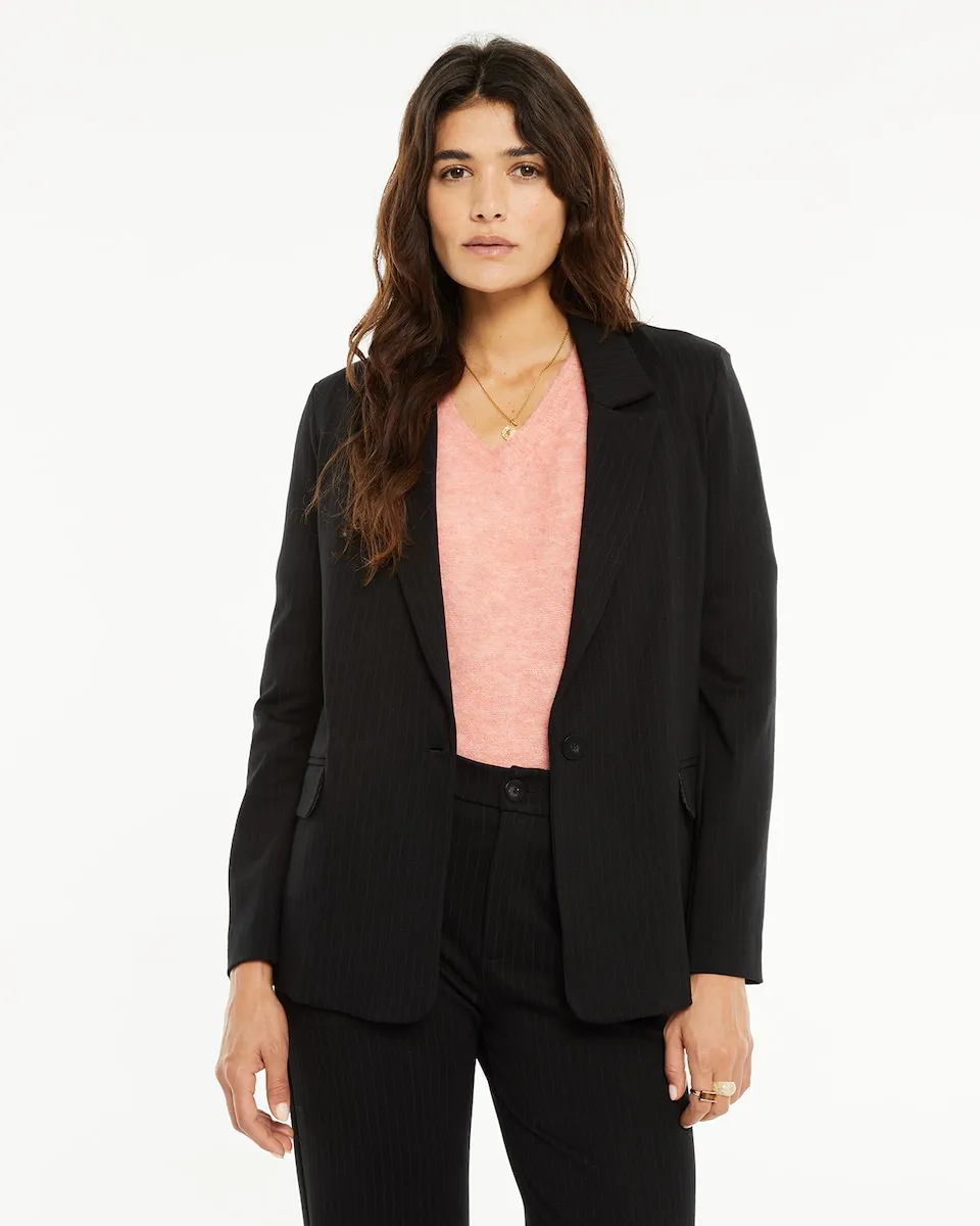 Женский двубортный пиджак в тонкую полоску с отложным воротником System Action, черный
Женский двубортный пиджак в тонкую полоску с отложным воротником System Action, черный