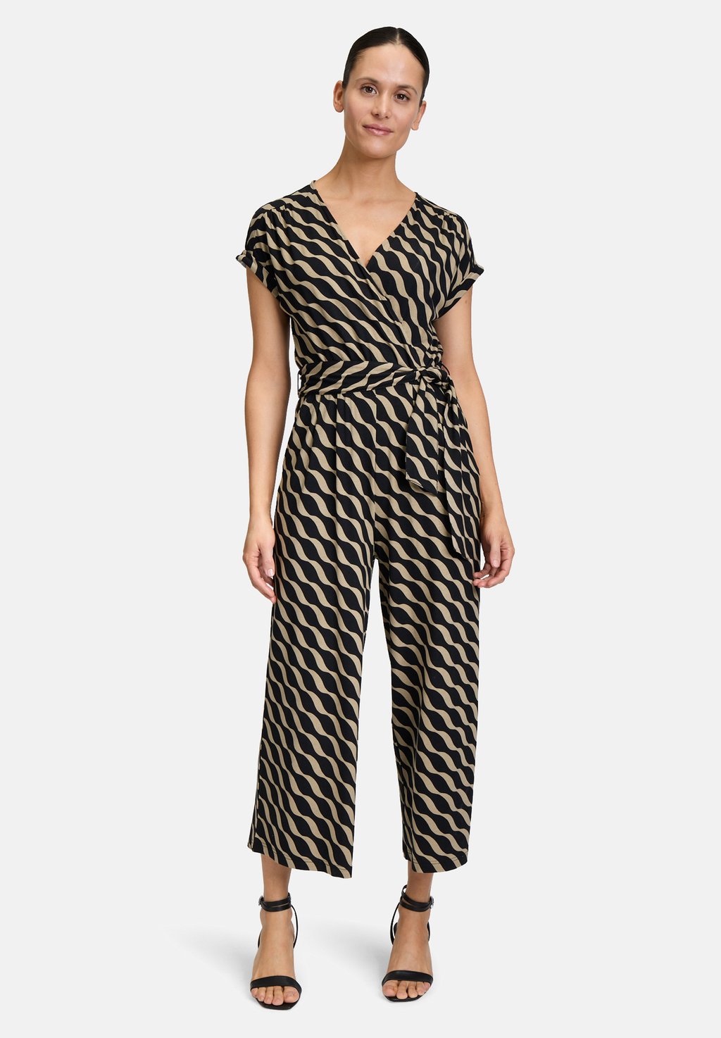 Комбинезон MIT EINGRIFFTASCHEN Betty Barclay, черный/хаки
Комбинезон MIT EINGRIFFTASCHEN Betty Barclay, черный/хаки