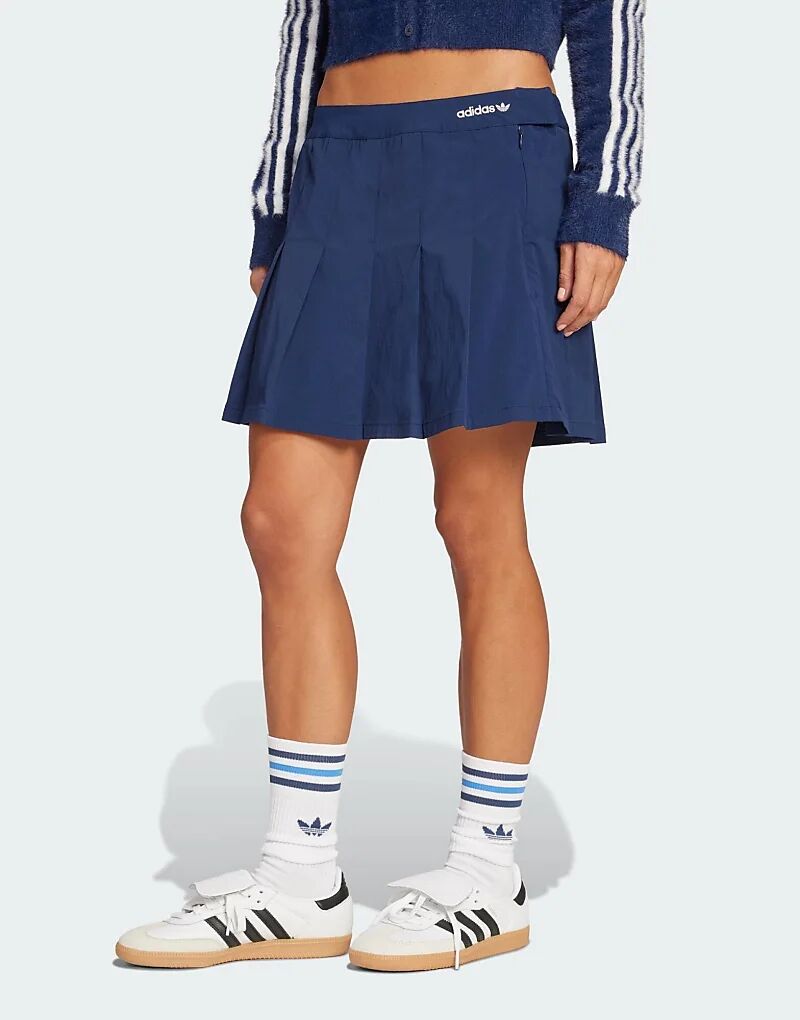Юбка-плиссировка Adidas Originals в цвете «ночной индиго»
Юбка-плиссировка Adidas Originals в цвете «ночной индиго»