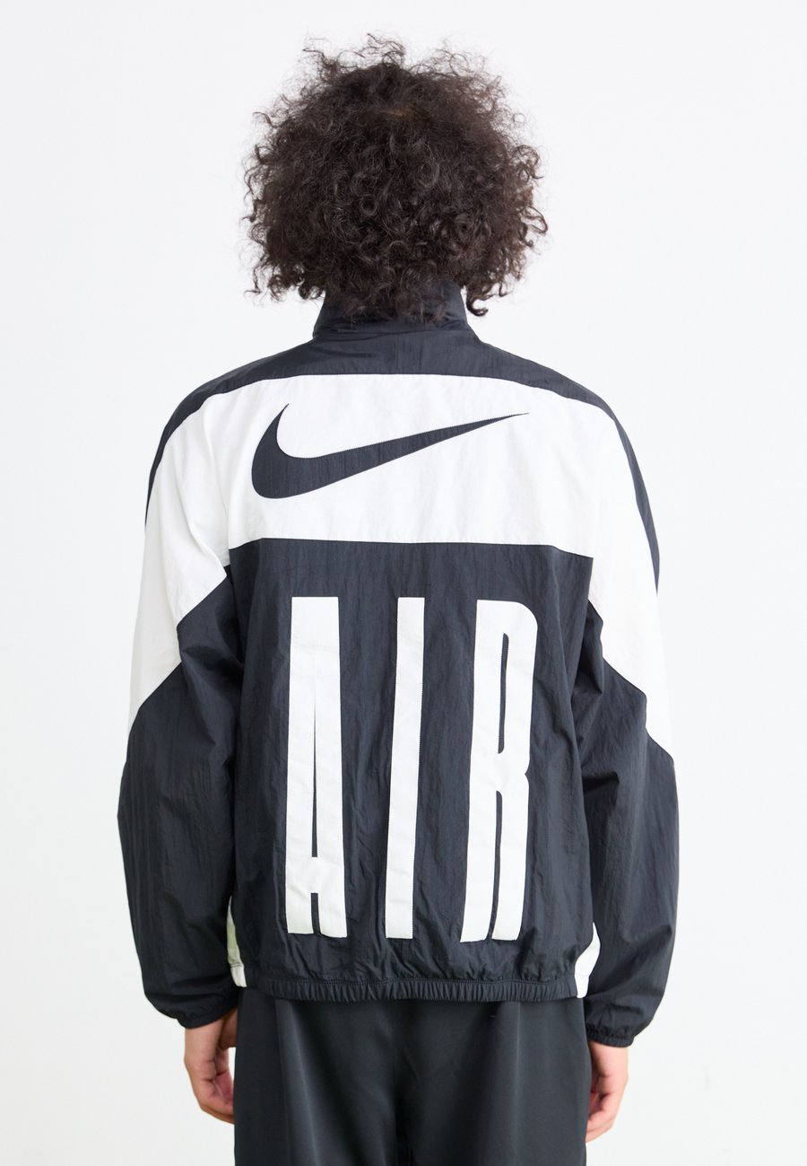 Куртка Nike Sportswear AIR TRACK JACKET, Black/White/Black
Куртка Nike Sportswear AIR TRACK JACKET, Black/White/Black