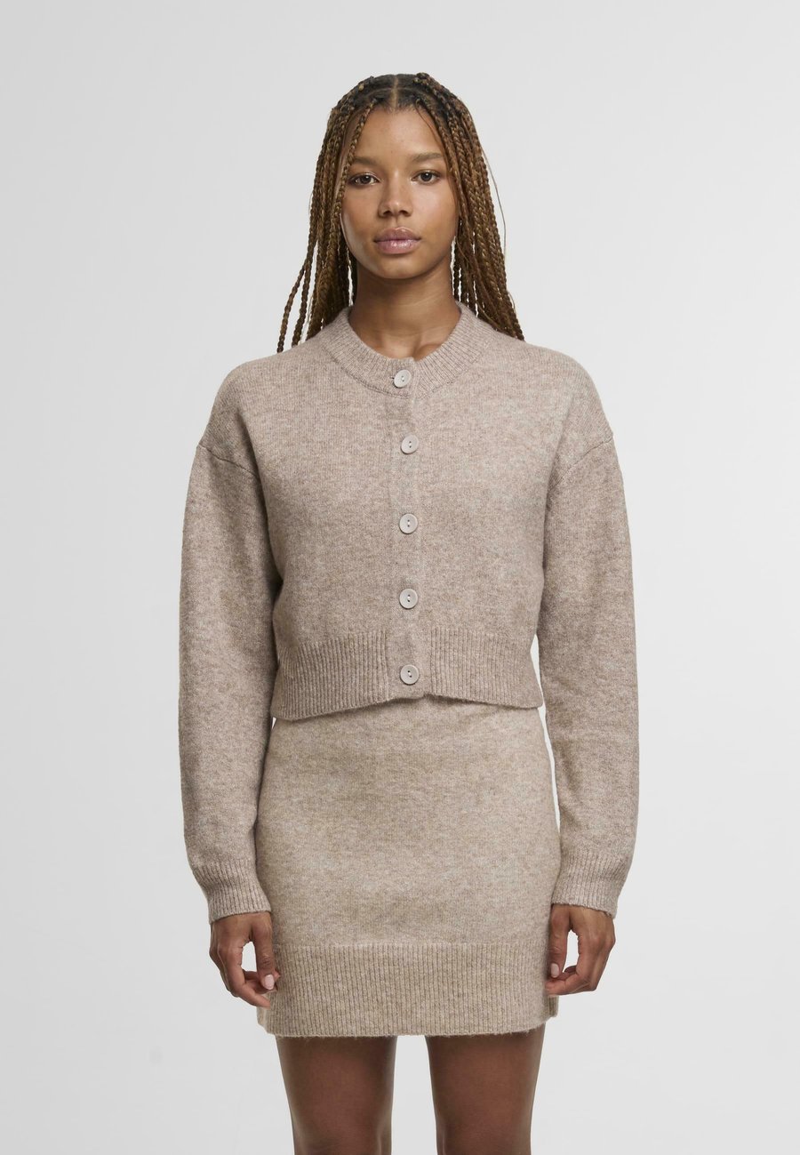 Кардиган Urban Classics SOFT TOUCH SHORT, Brown Melange/Multi-Coloured
Кардиган Urban Classics SOFT TOUCH SHORT, Brown Melange/Multi-Coloured