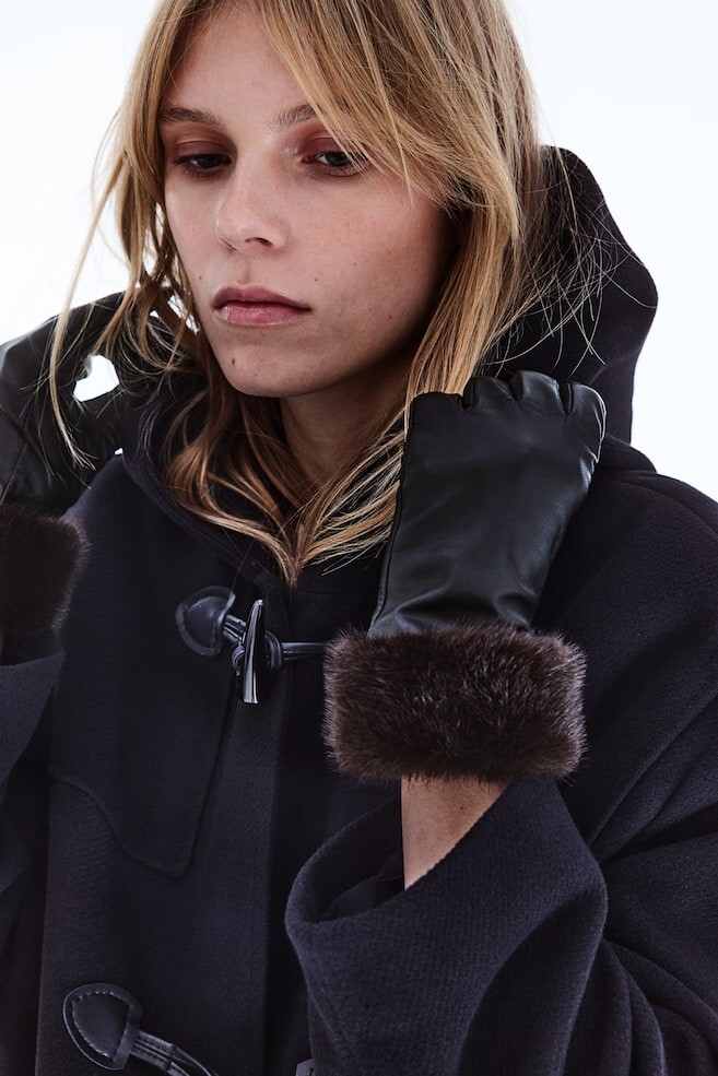 Кожаные перчатки с пушистой отделкой H&M, черный 
Кожаные перчатки с пушистой отделкой H&M, черный