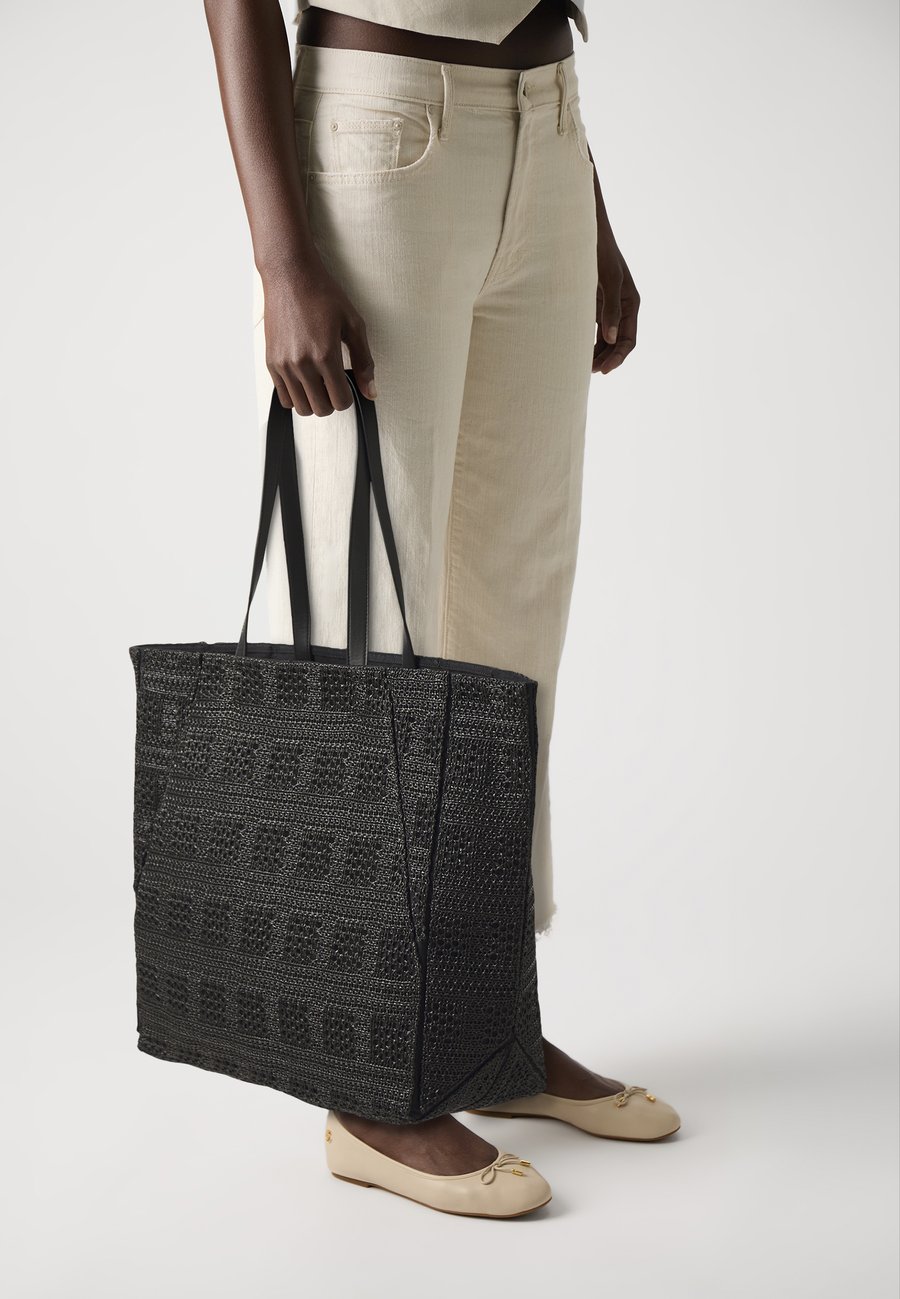 Сумка-шоппер Ted Baker PERIIEE, Black
Сумка-шоппер Ted Baker PERIIEE, Black