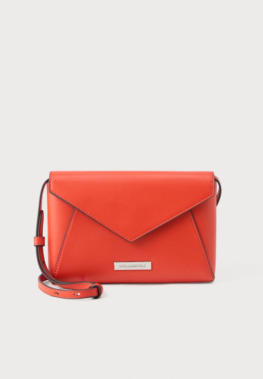 Сумка кросс-боди KARL LAGERFELD IKON SMOOTH CROSSBODY WALLET, Grapefruit/Orange
Сумка кросс-боди KARL LAGERFELD IKON SMOOTH CROSSBODY WALLET, Grapefruit/Orange