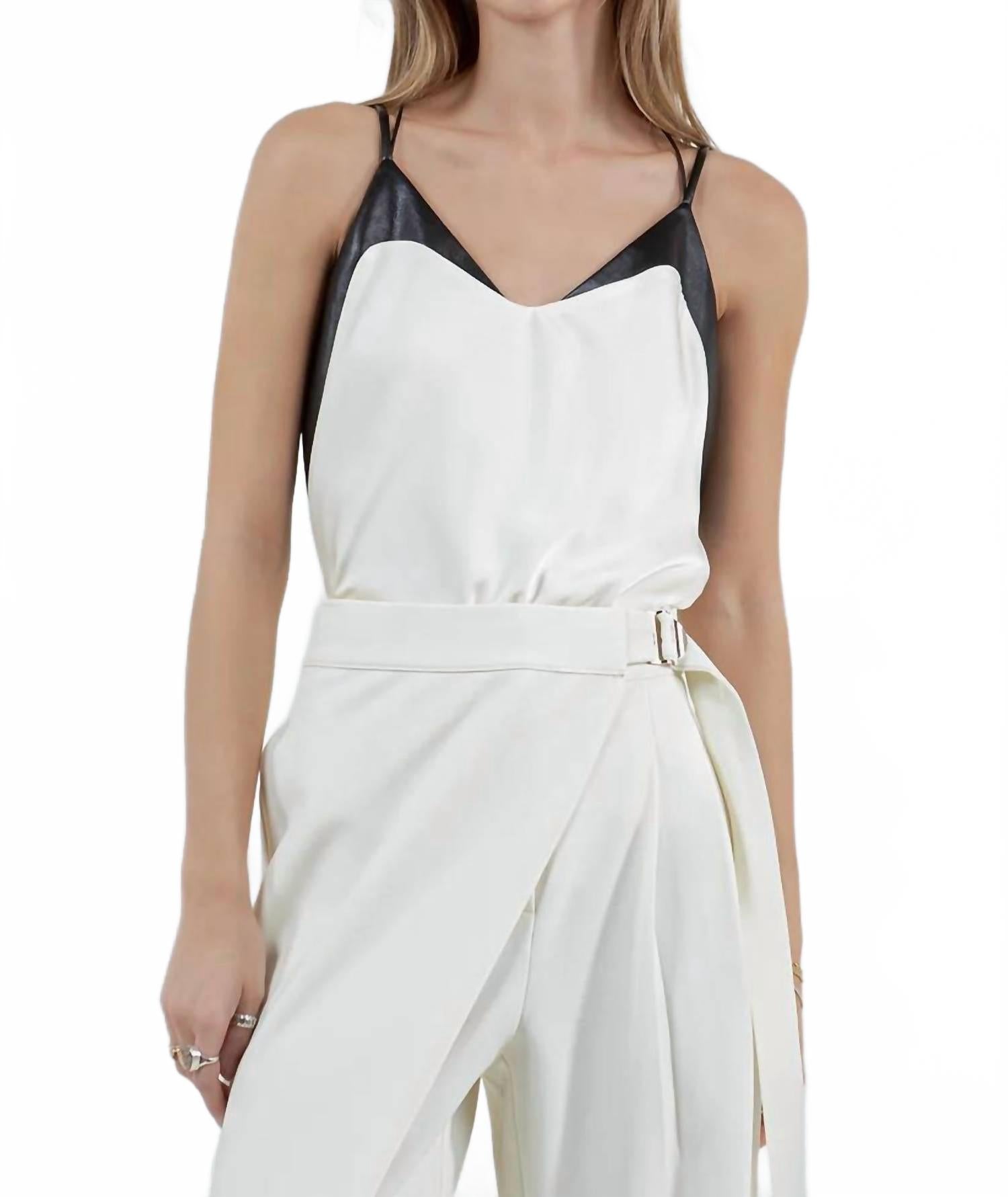 Атласный топ цвета слоновой кости с контрастными кожаными деталями WHITEROOM+CACTUS
Атласный топ цвета слоновой кости с контрастными кожаными деталями WHITEROOM+CACTUS